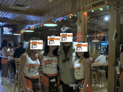 HootersGirls